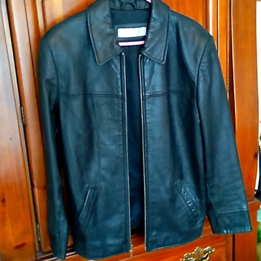 Valerie Steven's black New Zealand lambskin zipper jacket size 10
